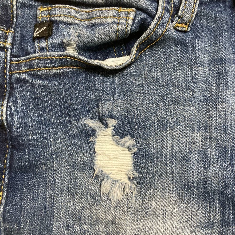 KanCan, Medium Blue Wash Distressed Jean Shorts Mid-High Rise Denim 5 Juniors - Picture 5 of 9